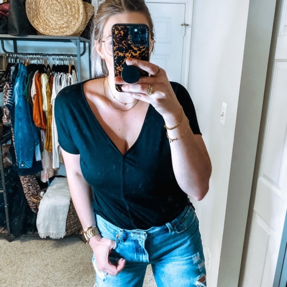 Banana Republic ▪️ Black V Neck Casual Tee